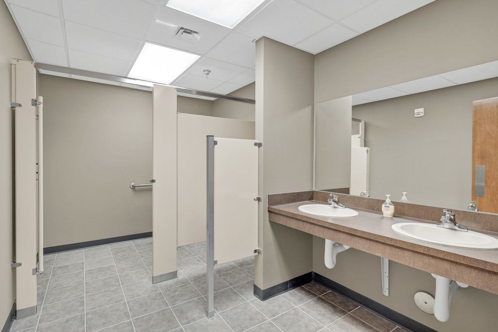 Cross Park Center: 9123 - 9131 Cross Park Drive, Knoxville, TN 37923
